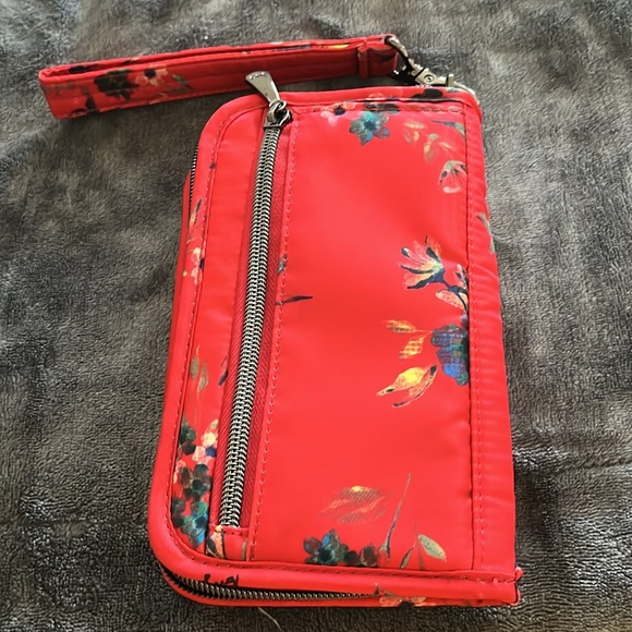 Lug Tandem Zip Wallet - Picture 4 of 6